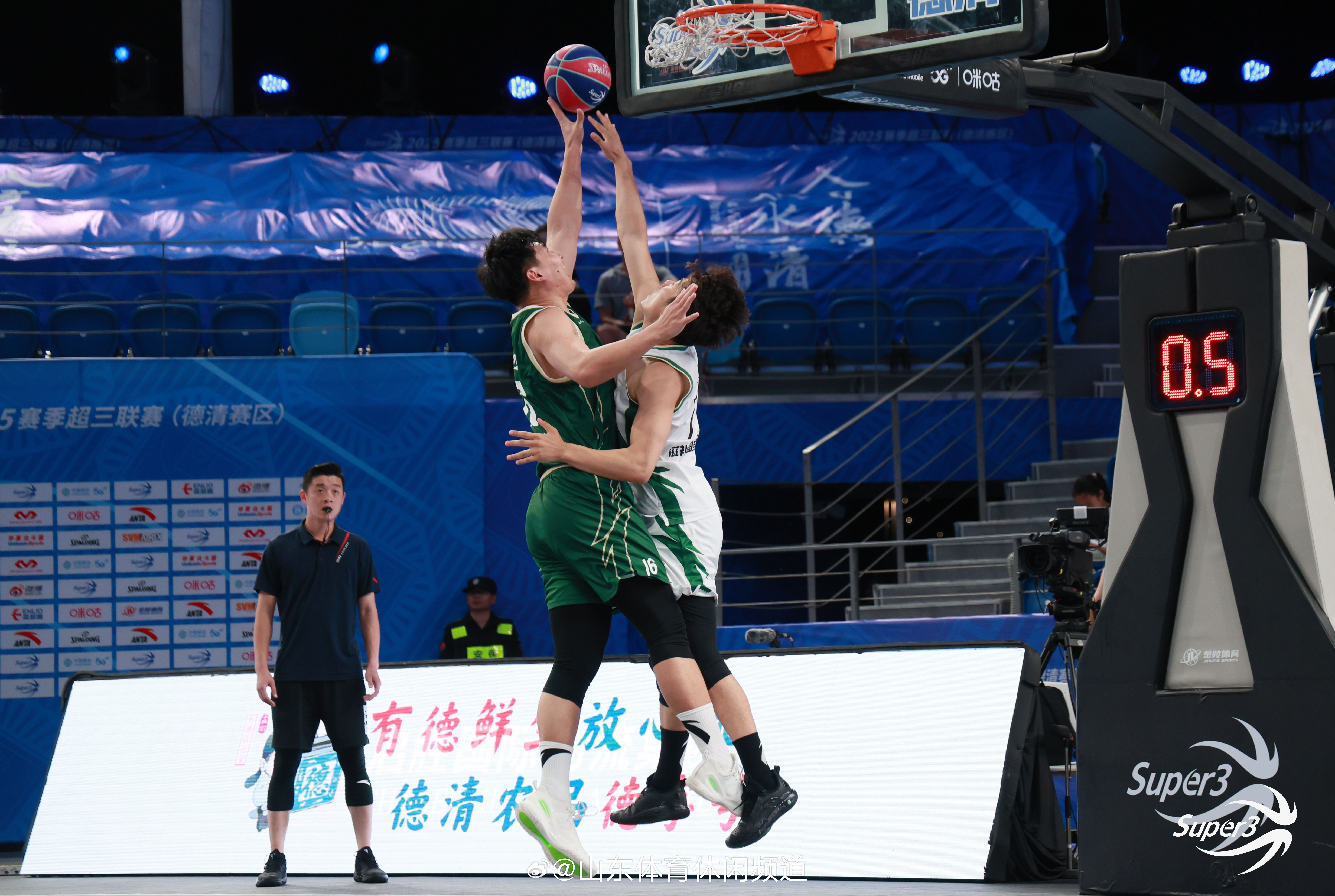 爱游戏包含冲刺阶段拉齐奥备战NBA总决赛；远射贴柱细节曝光；球迷炸锅；资深球员宣示担当的词条